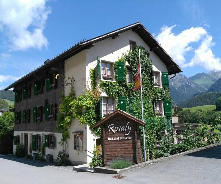 Chambre d’hôte pour 4 personnes, avec vue ainsi que terrasse et jardin, animaux acceptés à Château-d' Œx - 3