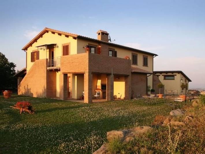 Agriturismo per 4 persone, con terrazza e piscina a Montefiascone