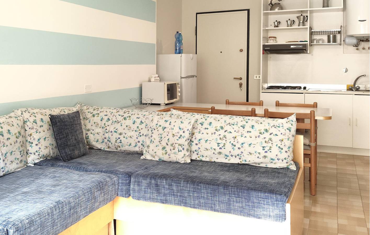 Ganze Ferienwohnung, Appartement am Strand mit Parkplatz, AC, Terrasse und Küche in Lavagna, Lavagna Gemeinde