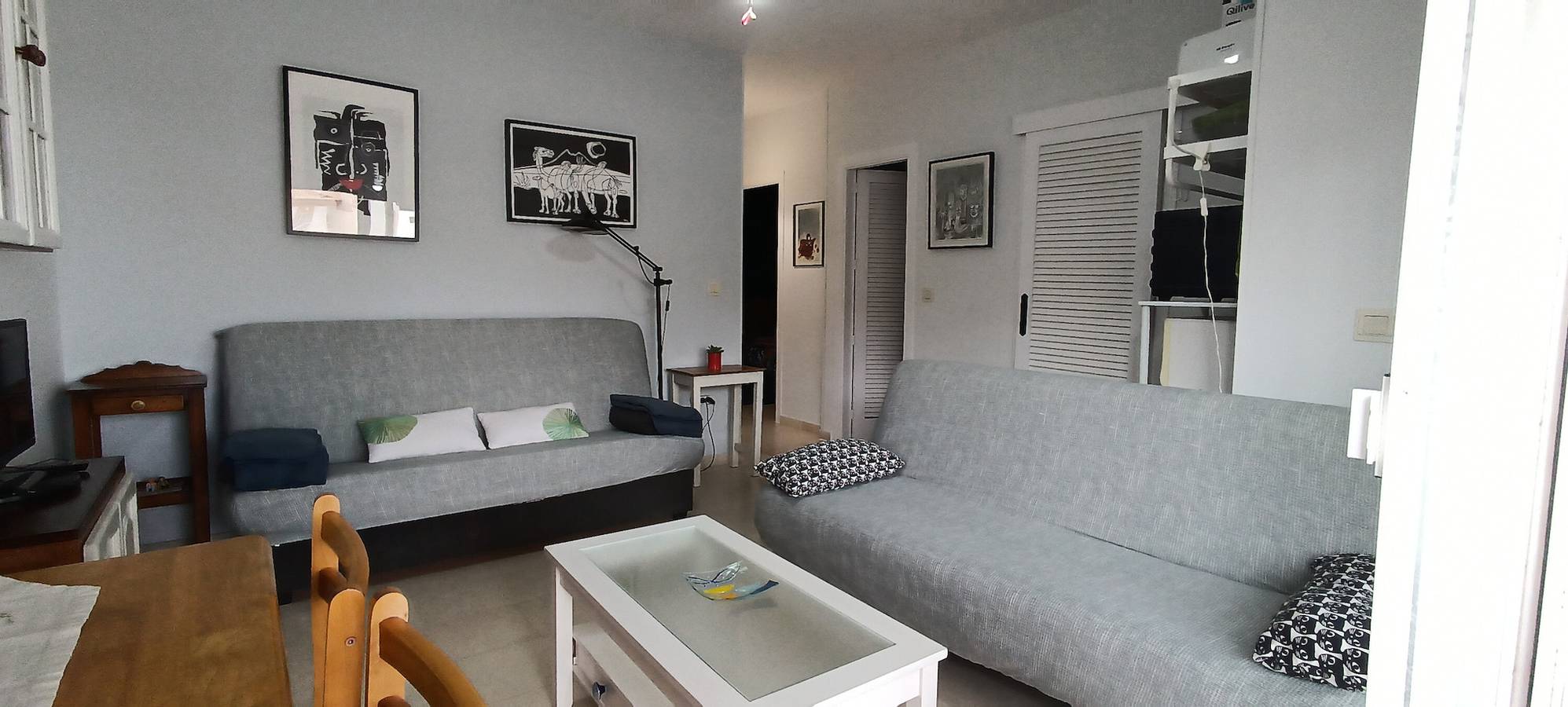 Apartamento entero, Apartamento 'Brisa y Mar' con piscina compartida, terraza privada y Wi-Fi in Calahonda, Costa Tropical