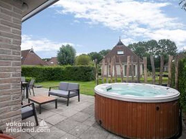 Vakantiefriesland — Ferienhaus Eernewoude mit Spa im Freien in Nationalpark De Alde Feanen