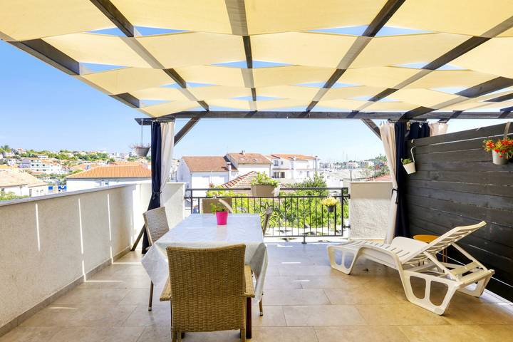 Ferienwohnung für 4 Personen, mit Balkon/Terrasse in Tisno