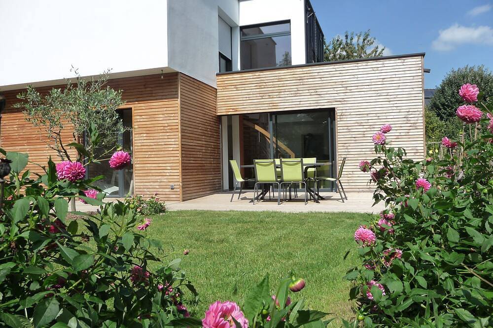Contemporary house with sauna 10 kms from the sea: le jardin aux oiseaux in Férel, Côte des Mégalithes