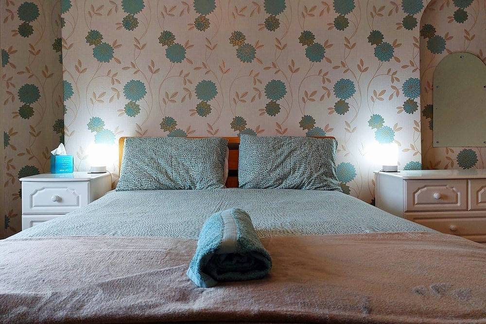 South View Cottage with Terrace and Coastal Views in Fairbourne, Snowdonia