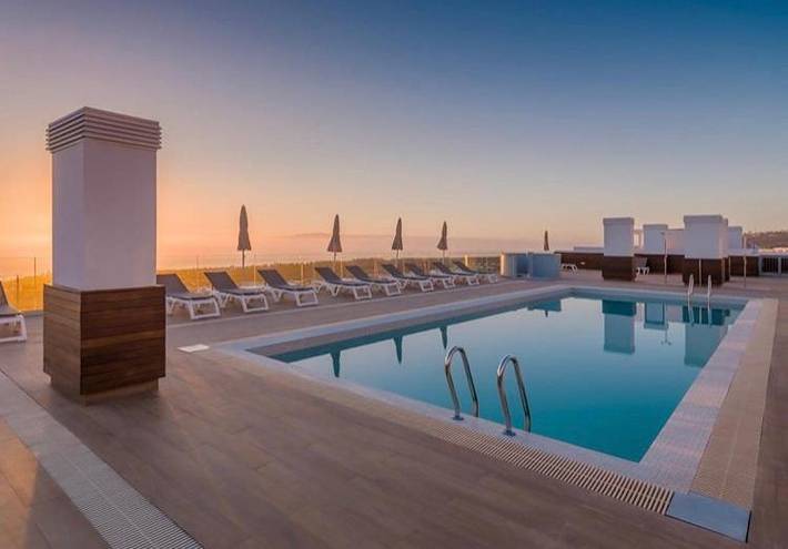 Apartamento para 4 personas, con piscina además de terraza y jacuzzi en Las Nieves