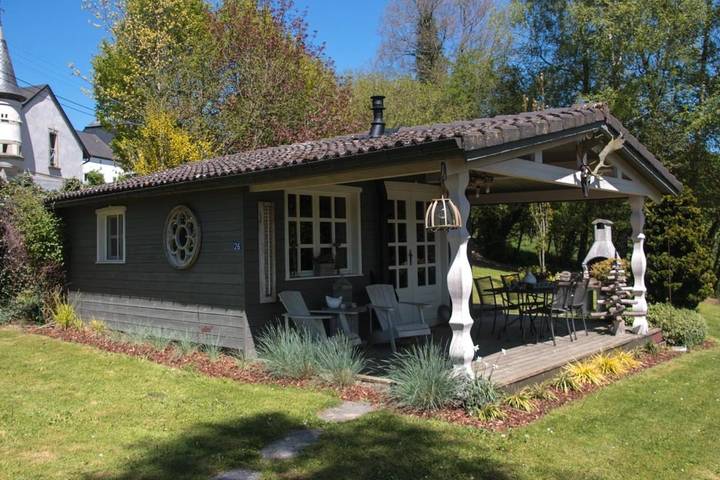 Chalet voor 2 personen, with terras and whirlpool as well as tuin in Provincie Luxemburg