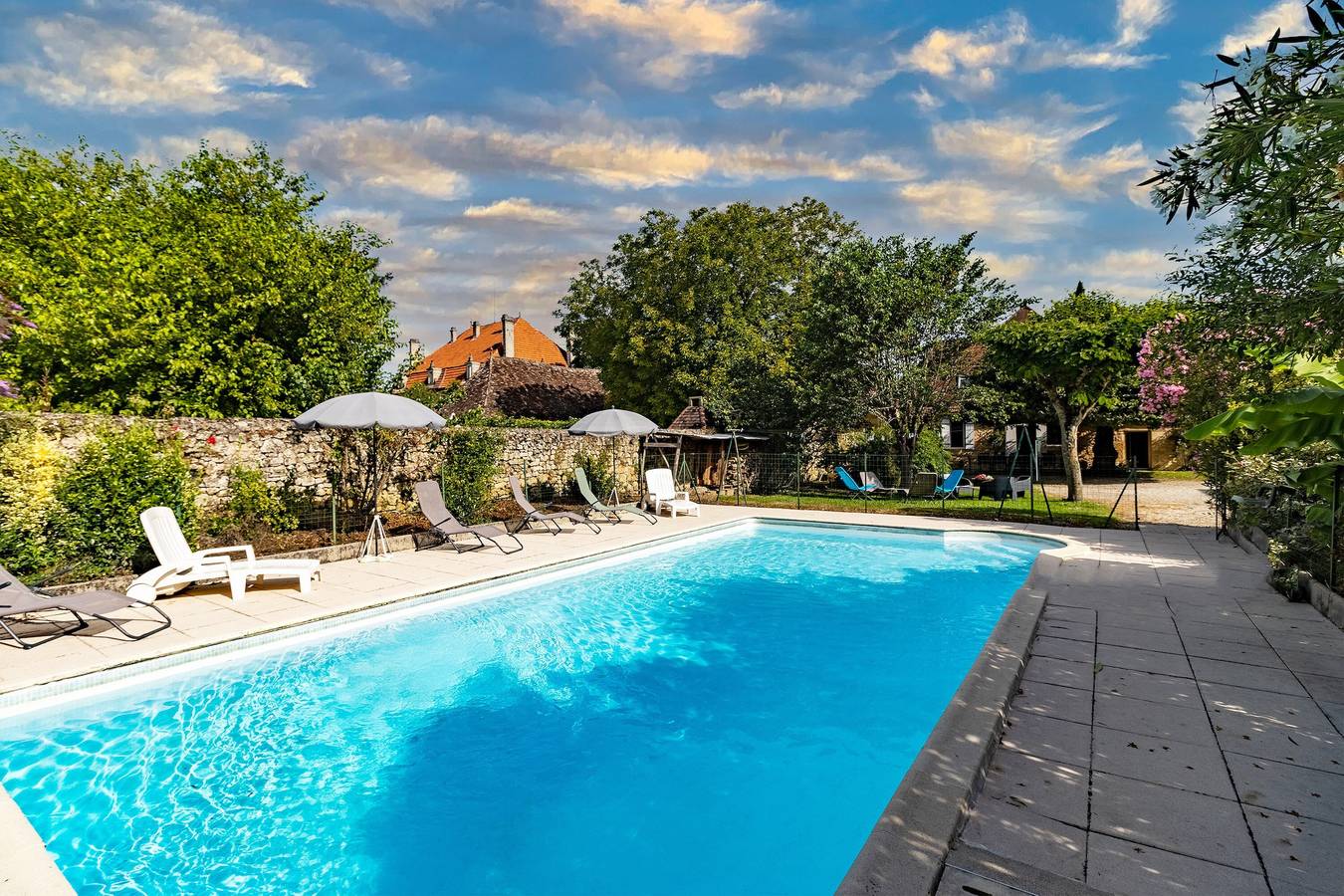 Maison de vacances 'Maison En Pierre Piscine Clim' avec piscine privée, Wi-Fi et climatisation in Varennes (Dordogne), Périgord Pourpre