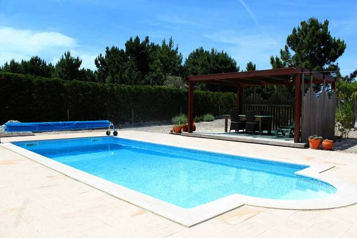 Ferienhaus für 6 Personen, mit Garten und Pool sowie Ausblick, mit Haustier in Arrifana