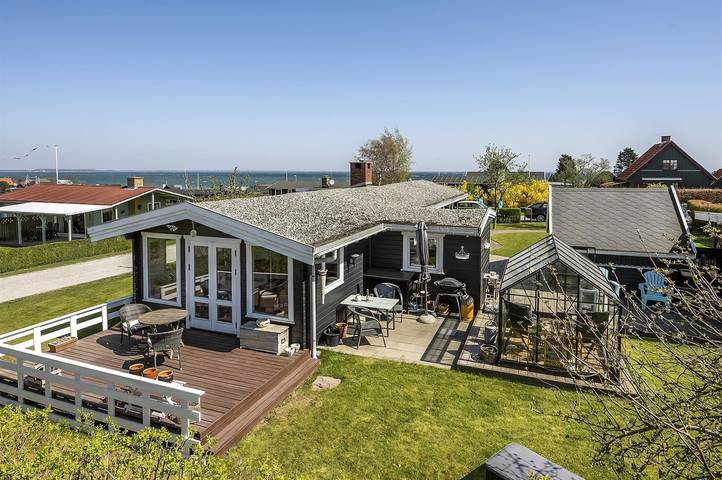 Ferienhaus für 6 Personen, mit Terrasse und Garten in Tårup