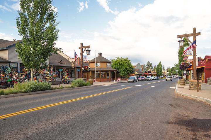 Vacation rental for 8 people, with hot tub and terrace as well as yard, with pets in Black Butte Ranch