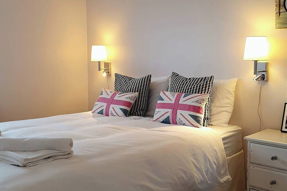 Spacious Island beach house. w/Hot Tub in Mersea Island, Colchester