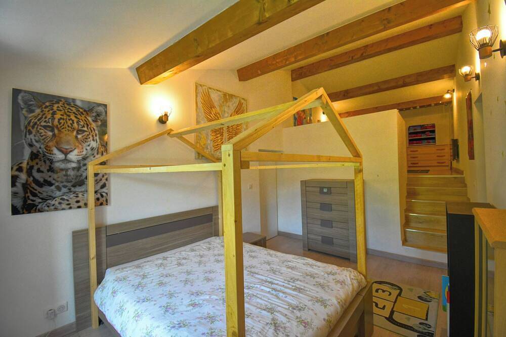 Provencal house in the countryside in Tanneron, Draguignan region