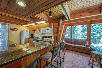 Log Cabin for 8 Guests in Truckee, Donner Lake, Picture 2