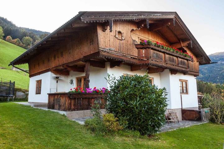 Ferienhaus für 20 Personen, mit Balkon und Garten sowie Sauna in Kaltenbach - 2