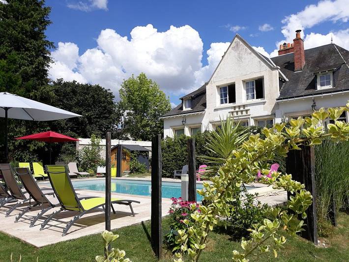 Chambre d’hôte pour 2 personnes, avec jacuzzi ainsi que piscine et jardin