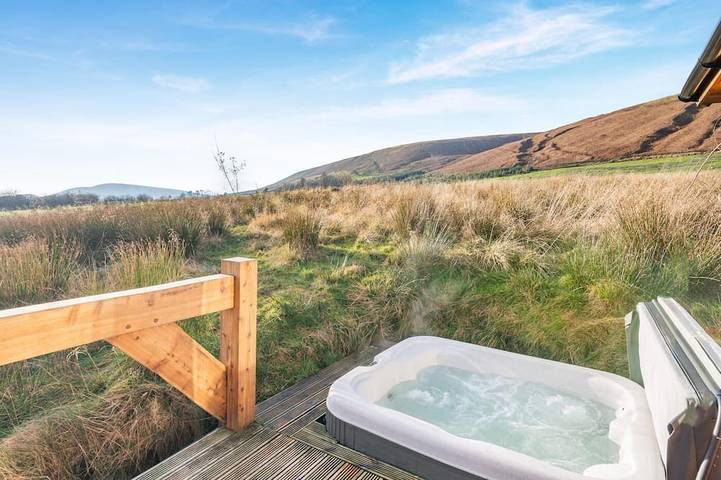 Glamping for 2 people, with hot tub in Forest of Bowland