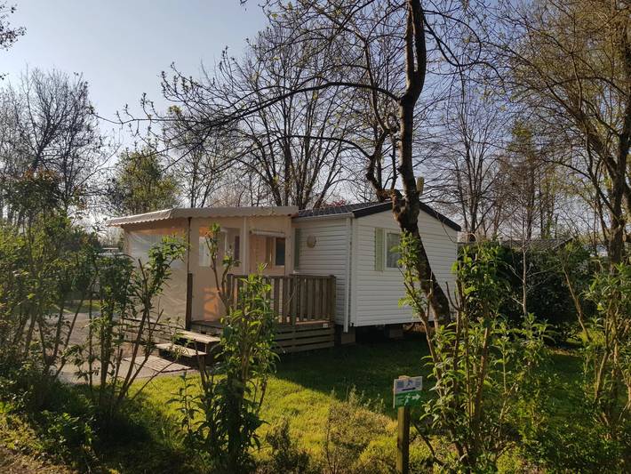 Mobil home pour 4 personnes, avec jardin à Arces