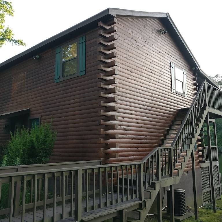 Cozy Unit #3 Waterfront Log Cabin in Lake Ouachita