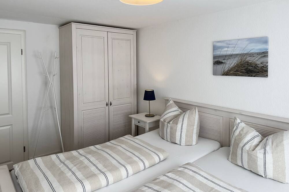Ganze Wohnung, Haus Frisia Ferienwohnung Frisia 3 mit Wlan, Gartenblick und 500 m zum Meer in Norddorf, Amrum