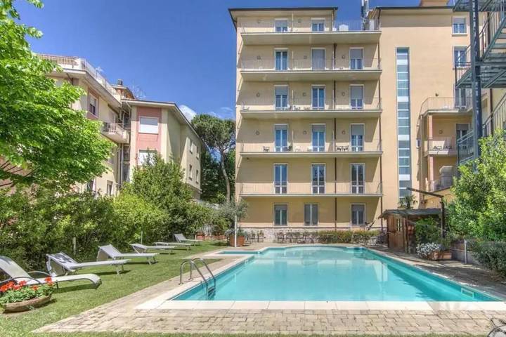 Hôtel pour 2 personnes, avec piscine et jardin ainsi que balcon et vue