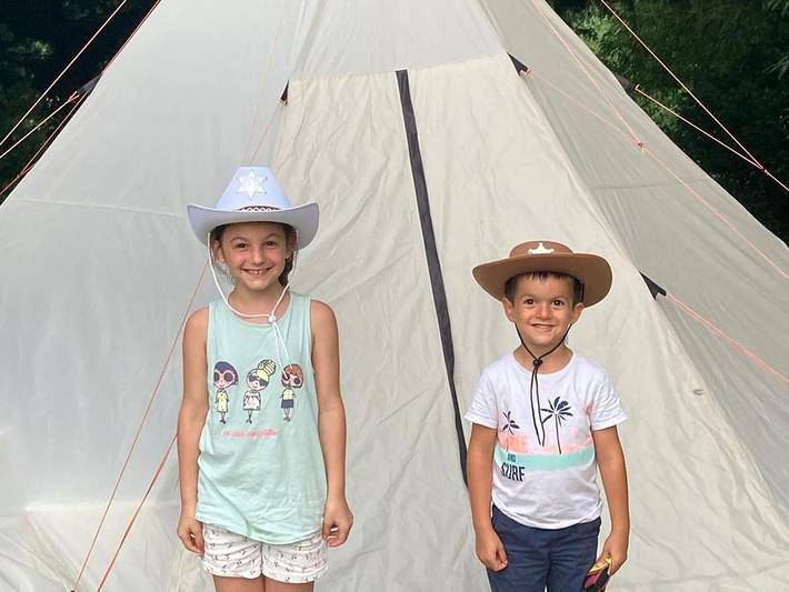 Flower Camping de la Trye - Tente 2 personnes - 01-Tipi Davy Crockett 18m2 - 1 chambre - 1/8pers. - Kit prêt à camper - Prix in Bresles, Oise