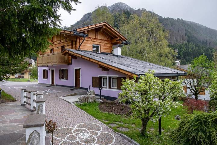 Appartamento per 9 persone, con balcone e giardino nonché idromassaggio a Moena