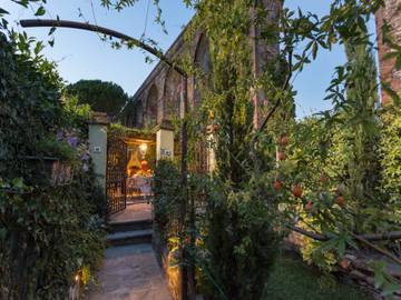 Villa für 2 Personen, mit Garten und Whirlpool, kinderfreundlich in Lucca