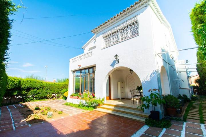 Maison d’hôte pour 9 personnes, avec jardin et piscine à Alella