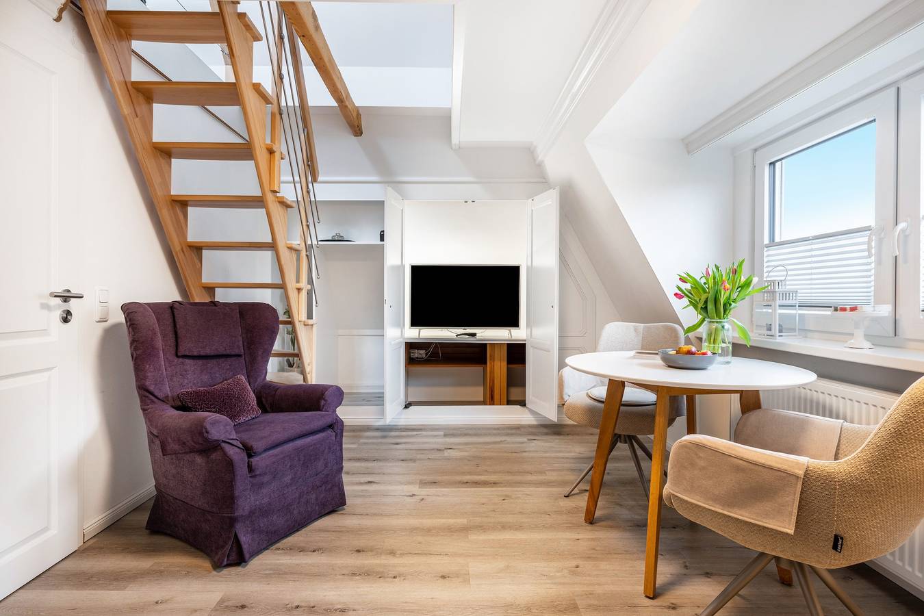Entire apartment, Apartment 'Westsee Og Friesenstil Modern' near the Beach with Shared Garden & Wi-Fi in Wenningstedt, Sylt