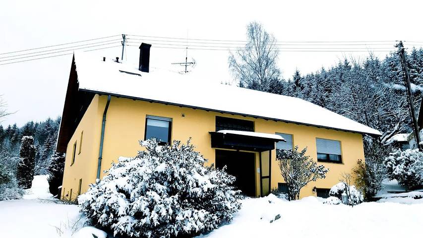 Ferienwohnung für 5 Personen, mit Balkon und Garten sowie Sauna