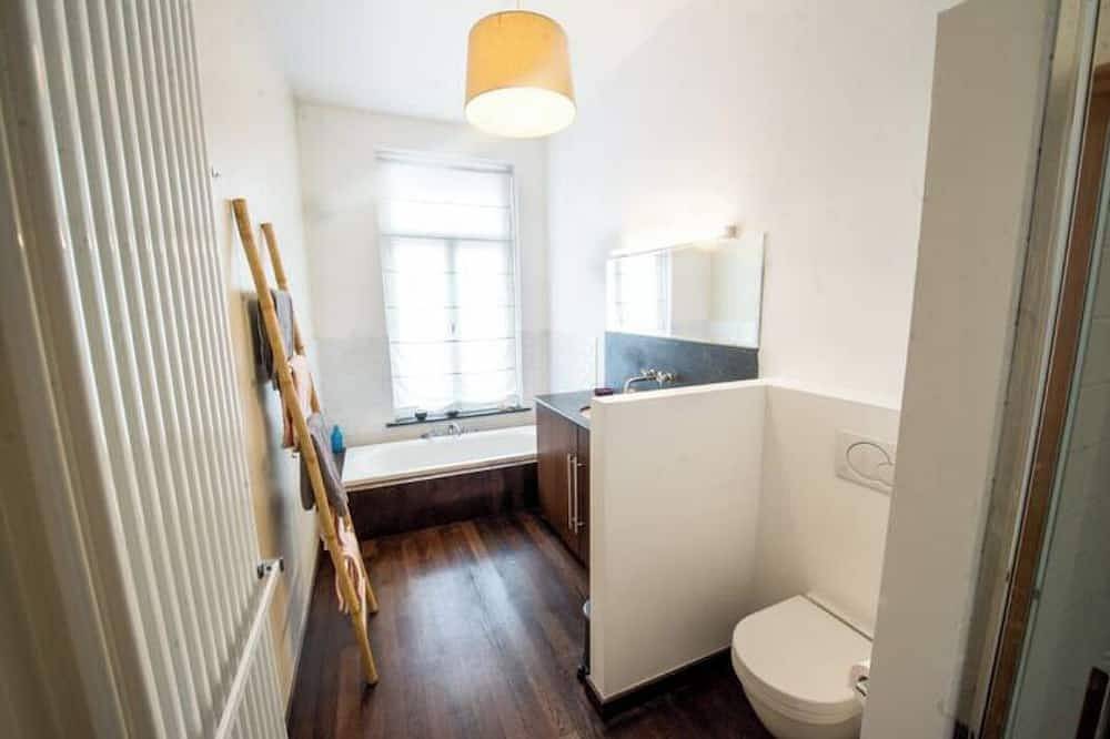 Ganze Wohnung, Beautiful 2-bedroom artist's apartment with all comforts in the heart of Saint-Gilles in Saint-Gilles (Belgien), Brüssel und Umgebung
