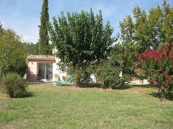 Gîte pour 2 personnes, avec jardin ainsi que piscine et terrasse dans le Var - 3