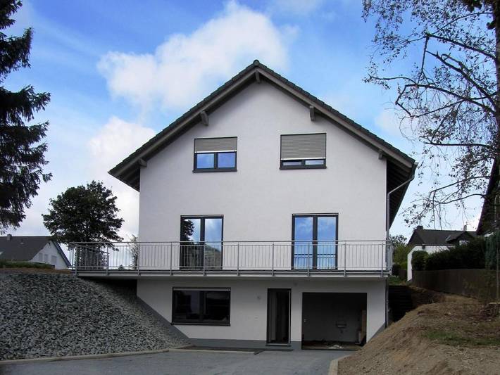 Vakantiehuis voor 13 personen, with Balkon and Terras as well as Tuin and Uitzicht op het meer in Medebach