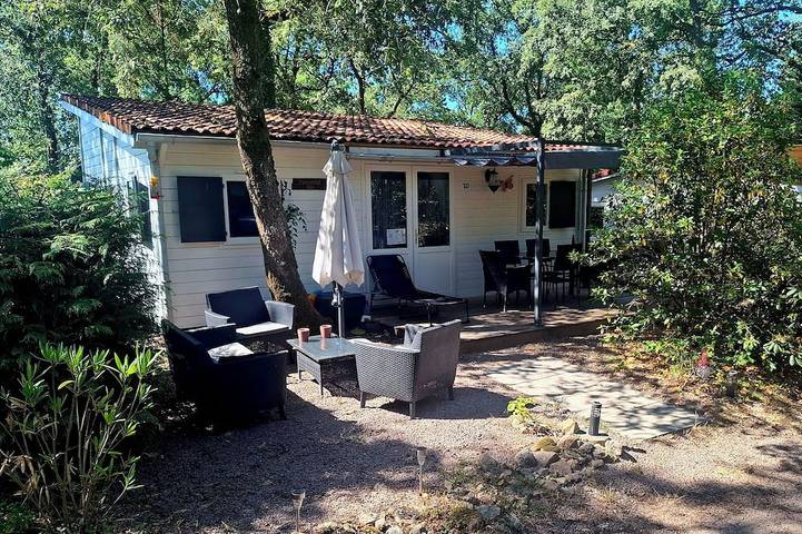 Gîte pour 4 personnes, avec Terrasse et Piscine à Champs-Romain