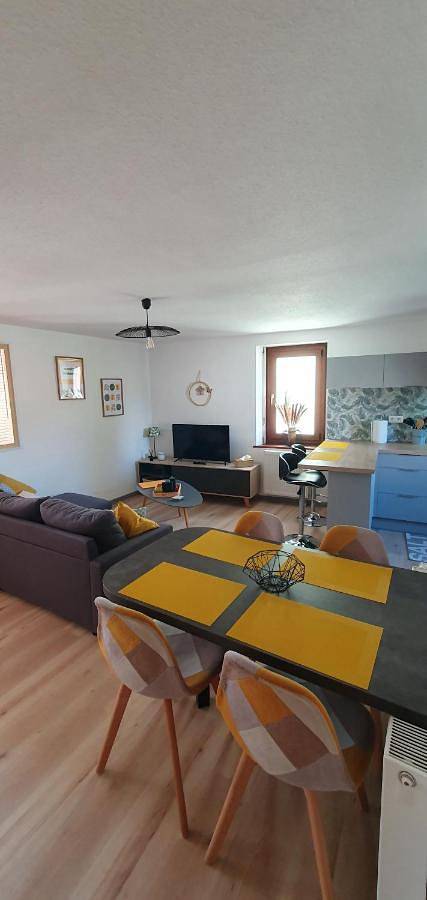 Appartement entier, One-Bedroom Apartment in Soultz-Haut-Rhin, Parc naturel régional des Ballons des Vosges