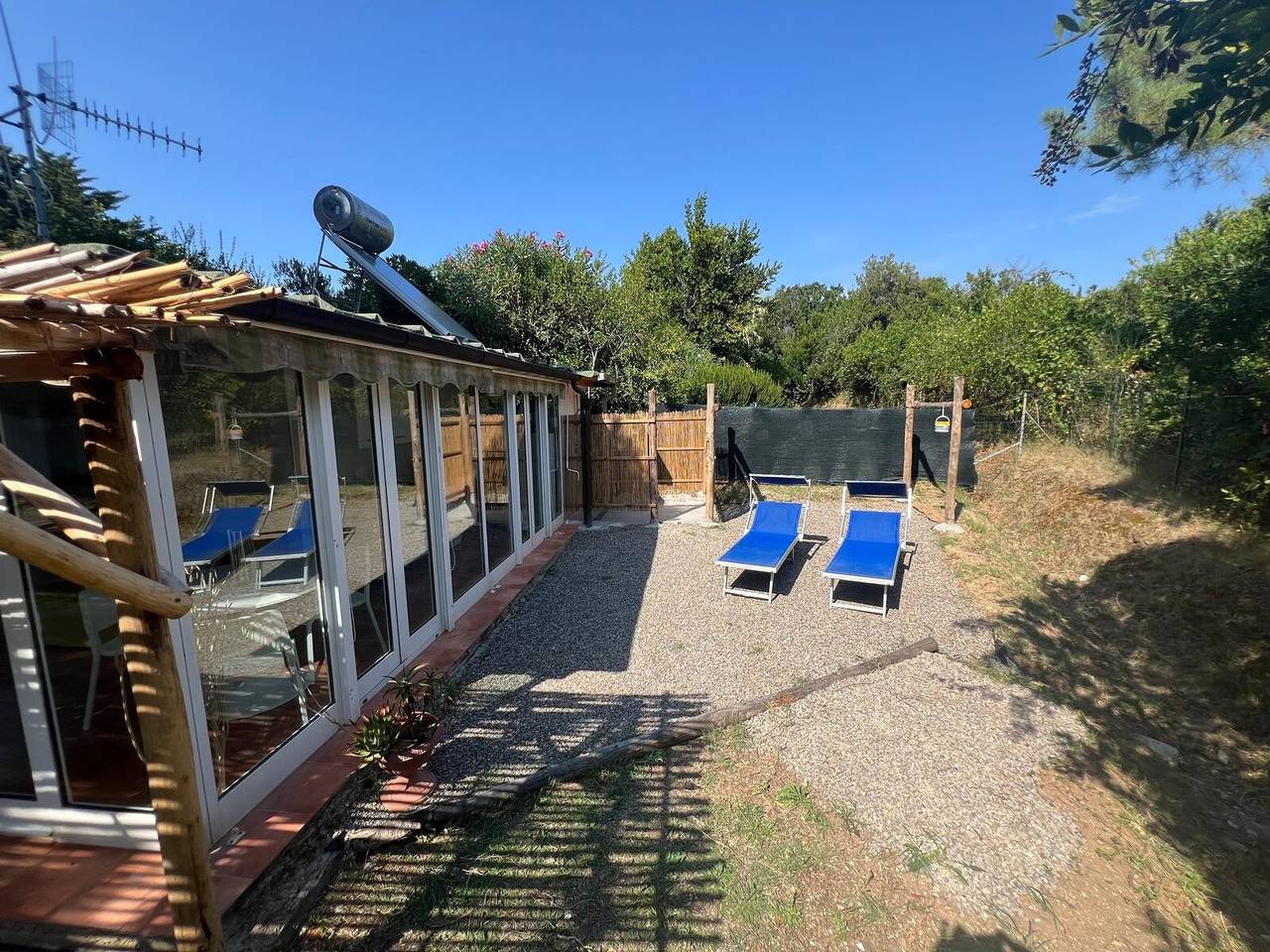 Ferienhaus „Limone“ mit privater Terrasse, eingezäuntem Garten und Klimaanlage in Lacona, Elba