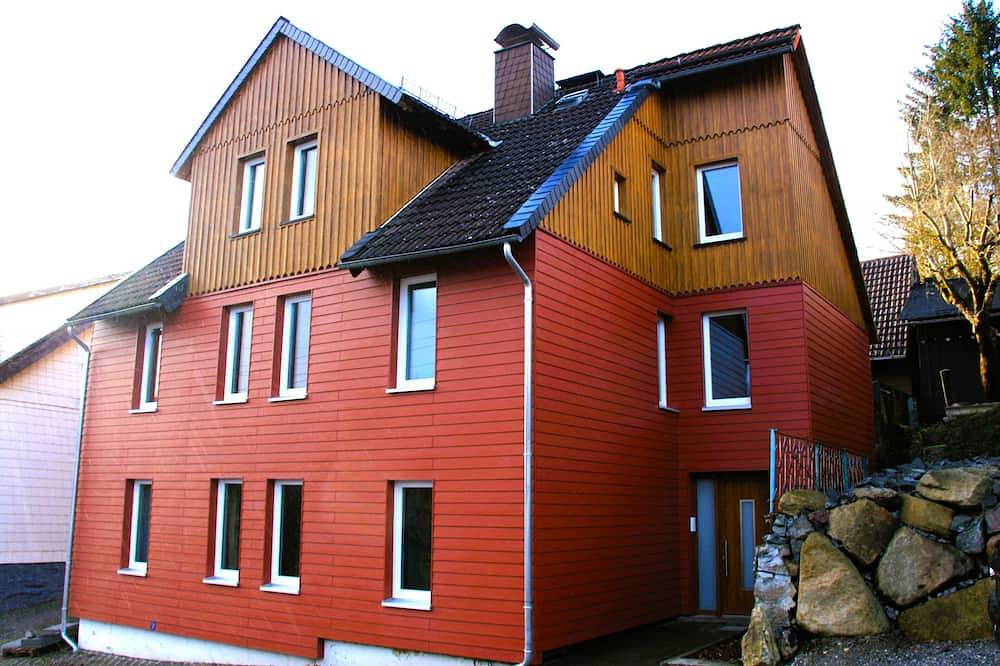 Ganze Wohnung, Große, moderne Ferienwohnung mit Garten und Spielscheune - Hexe 3 in Tanne, Harzvorland
