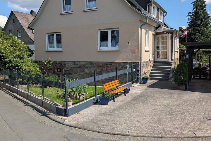 Ferienwohnung für 4 Personen, mit Terrasse und Sauna sowie Whirlpool in Naturpark Lahn-Dill-Bergland