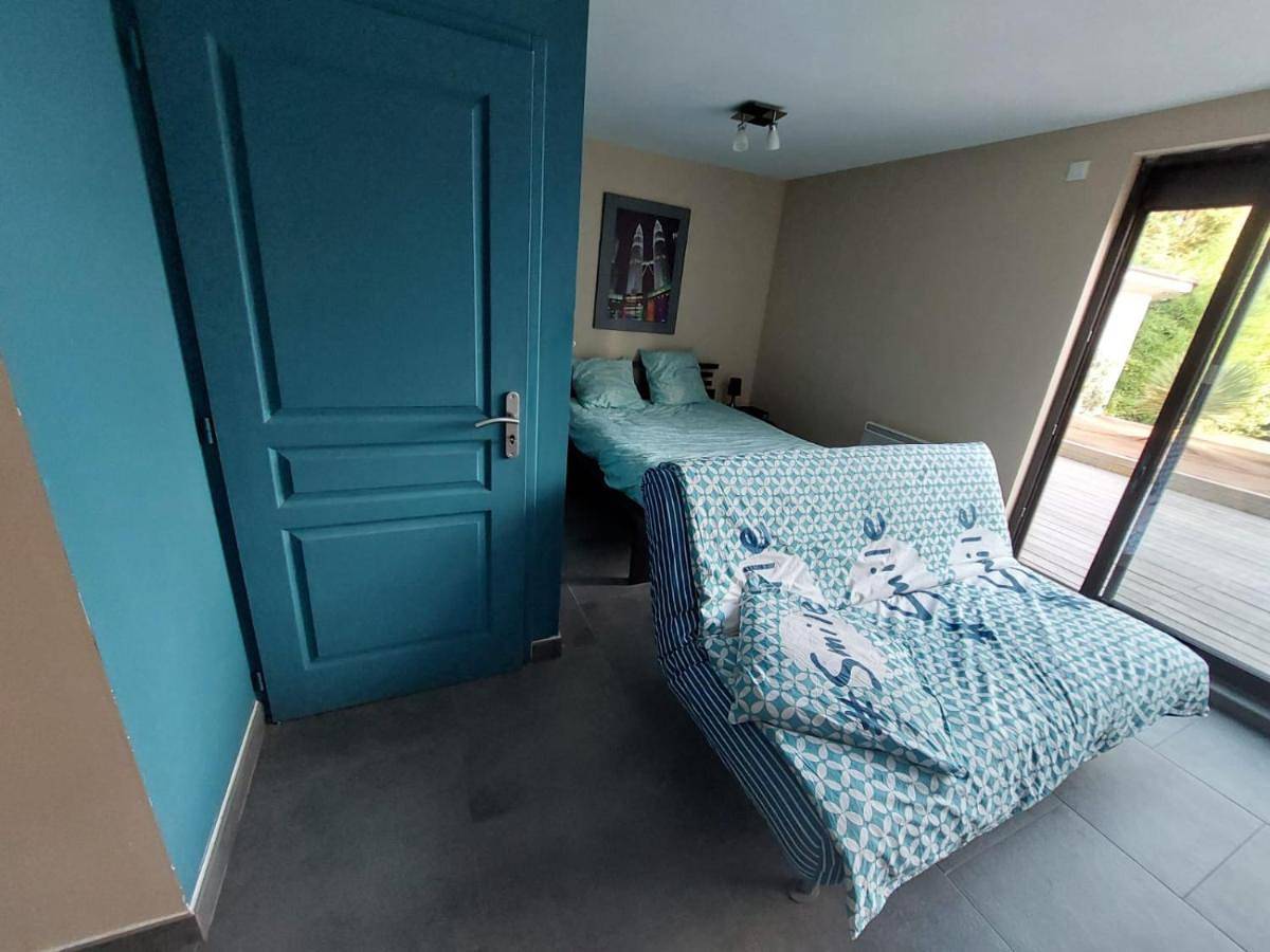Appartement entier, One-Bedroom Apartment in L'Étrat, Loire