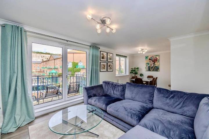 Apartment for 6 people in Brighton Marina