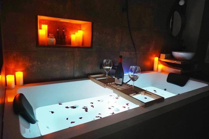 Gîte pour 2 personnes, avec Jacuzzi et Vue à La Penne