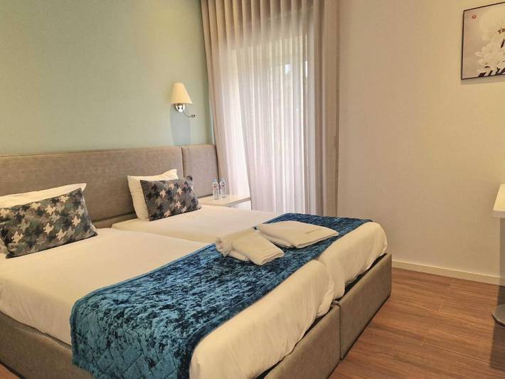 Location de vacances pour 2 personnes, avec terrasse et vue ainsi que piscine et jardin dans Paços de Ferreira - 3