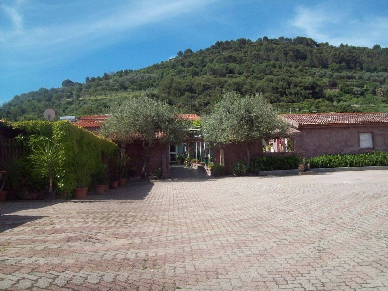 Double or Twin Room with Bathroom in Bosa, Planargia