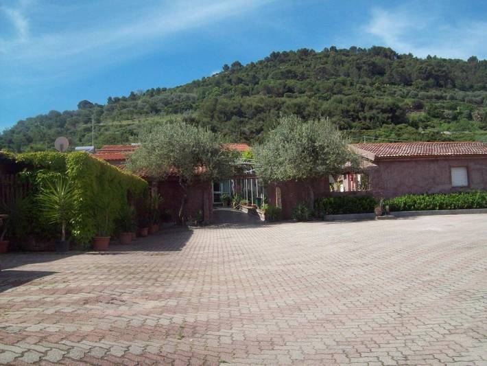 Location de vacances pour 3 personnes, avec piscine et jardin à Bosa - 3