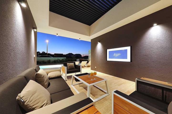 Villa Bluebell - perfekter Rückzugsort mit privatem Pool, nur 100 m vom Strand entfernt in Ugrinici, Kraj