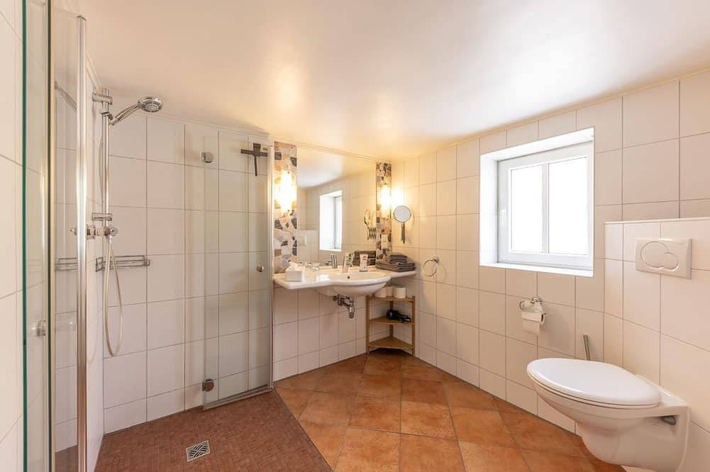Ganze Wohnung, Gute Stube eines ursprünglichen Bauernhauses 55qm in Wilnsdorf, Kreis Siegen-Wittgenstein