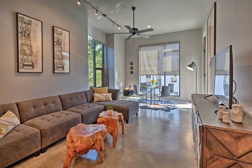 Ganze Wohnung, Urban Escape in Sola w/ Private Patio! in Austin, Travis County