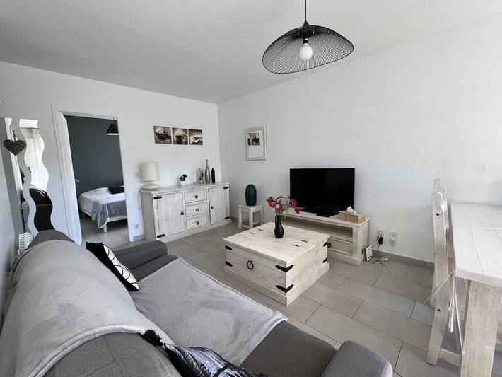Appartement entier, Cambo : T2 Lumineux avec Terrasse Sud, Wifi & Parking in Cambo-les-Bains, Région de Bayonne