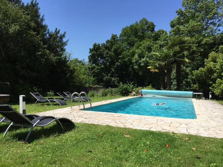Location de vacances pour 5 personnes, avec Terrasse ainsi que Jardin et Piscine à Mesnac - 4