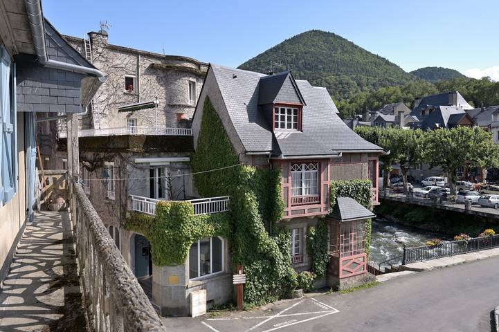Characterful House in Arreau – Mountain View, Balcony, Wifi, Free Parking, 6 Guests, Pets Welcome in Arreau, French Pyrenees